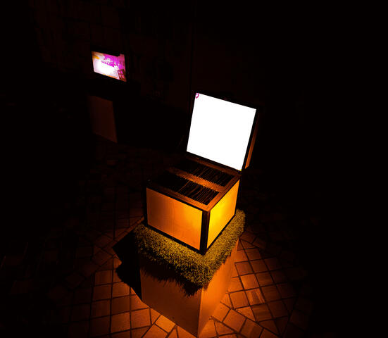 New world Normal Creative Superflat, 2024 Ton identité est aussi fragile que les saves* d’une gamine en 2010. Ode à la nostalgie. Souvenirs, lost medias : notre impermanence ressemble étrangement à celle de nos données immatérielles.